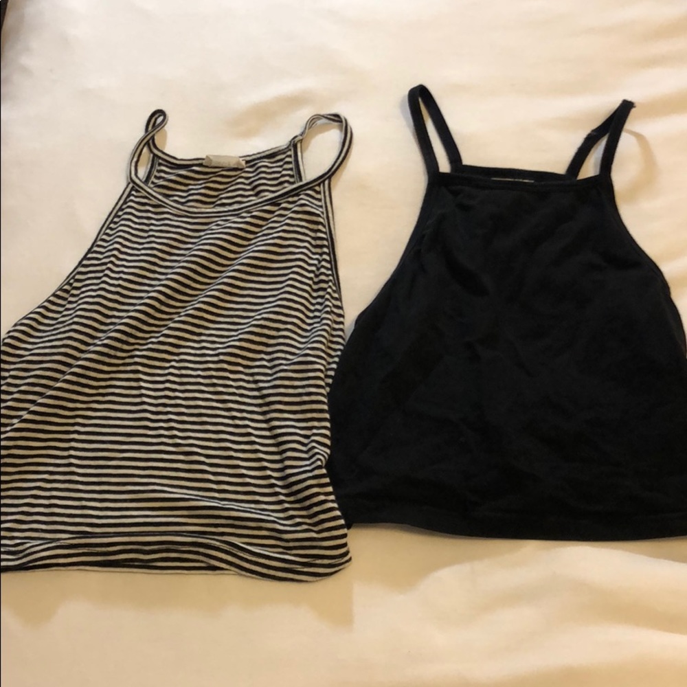 2 Crop Tops